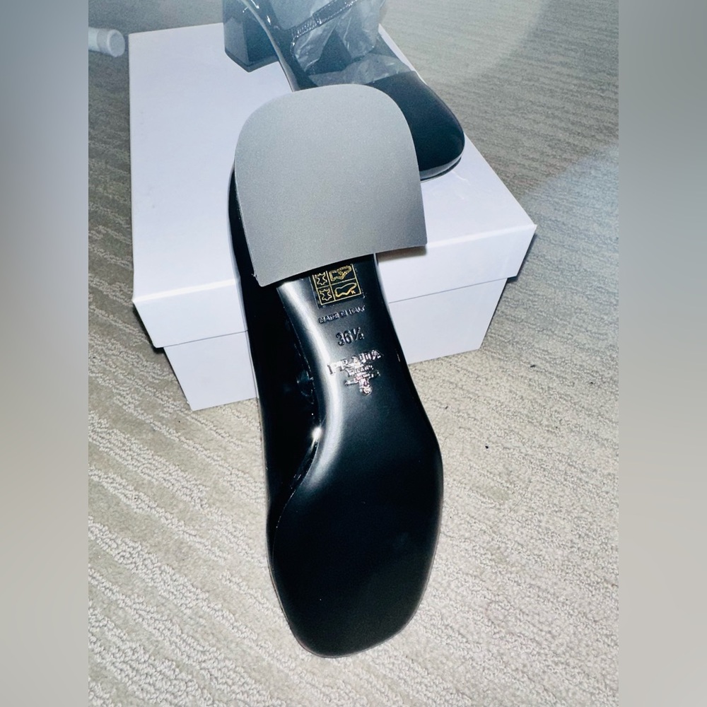 🆕Authentic from Italy PRADA patent black leather pumps - Picture 5 of 16
